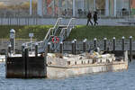 Klappschute TX (ENI 05104860) am 19.02.2023 im Hafen von Lübeck-Travemünde (Priwall)