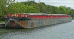 Leichter MASHEES; IMO 02333953, L 88,23; B 11,45; t 340, wurde am Ufer des Albertkanals festgemacht.