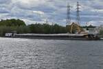 Leichter Antwerpia 55, ENI 06105763, L 88,2 m, B 11,45 m, 3723 t, gehalten vom Schubboot   MOVER 3, ENI 02323673, L 16,50 m, B 8,20 m, liegt im G�terhafen von Euroports auf dem Albertkanal. 17.09.2026