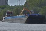 LEICHTER ANTWERPIA A 99, ENI 06105677, L 90 m, B 11,45 m, 3839 t, liegt auf dem Albertkanal am Ufer und wird Entladen. 09.2026