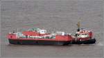 So einen lbekmpfungskatamaran wie die WESTENSEE knnten sie jetzt im Golf von Mexiko gut gebrauchen. Hier wird sie am 15.05.2010 vom Schlepper STEINBOCK aus den berseehfen Bremerhavens in den Fischereihafen verholt. Siehe auch Bilder ID 1916 und 5037.