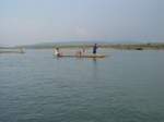 Auf dem Mekong Fluss, der hier die Grenze zwischen Thailand und Laos bildet, benutzen Fischer diese extrem flachen Boote beim fischen (24.03.2007)