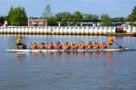 Das Drachenboot wird im Stadthafen Ueckermünde in Startposition gebracht. - 30.05.2014