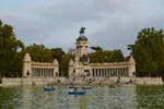 Erholung pur vor dem Monumento Alfonso XII. (Madrid, September 2011)