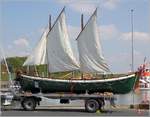 Das Ruderrettungsboot mit Hilfsbesegelung AUGUST GRASSOW wurde 1906 gebaut, ist 8,50 m lang, 2,55 m breit und hat einen Tiefgang von 0,50 m. Die Segelfläche beträgt ca. 25 m². Neben dem Vormann, dem Bugmann und acht Ruderern kann das Boot noch 10 weitere Personen aufnehmen. Bis 1947 war das Boot in Ostfriesland für die Station Westeraccumersiel im Einsatz. Heute kümmert sich der  Historische Seenotrettung Horumersiel e.V.  um den Erhalt des Bootes. Wilhelmshaven, 18.05.2019