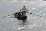Kleines Flussboot (namenlos); Eigner/Betreiber: privat; Aufnahmeort: Can Tho, Mekong (Mekongdelta), Vietnam; Datum: 08.11.2011.