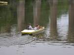Ein Boot mit Tretantrieb auf der Enz in Bietigheim(14.05.2011).