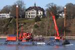 Arbeitsschiff LIFT-100 (ENI 05111250); Eigner/Betreiber: Taucher Knoth; Datum: 02.03.2026; Aufnahmeort: Elbe/Hafen Hamburg, Deutschland.