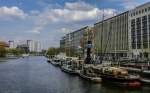 Im Historischen Hafen Berlin an der Fischerinsel liegen u.