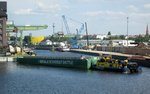 Blick in das Becken I des Berliner Westhafens am 03.06.2016. SB Birk.B (05801510) dreht mit dem RoRo-GSL Ursus (04810440) vor dem Hafenbecken und im Hintergrund wird das GMS Niedersachsen 11 beladen.