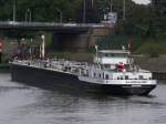 Die 1989 bei der Bayrischen Schiffswerft in Erlenbach gebaute  Almenhof  luft in den Ruhrorter Hafen ein.