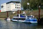 Duisport - Das Konferrenzschiff  Karl-Jarres  vor dem Duisport-Verwaltungsgebude (Duisburger Hafen AG).