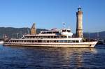 MS Vorarlberg im Hafen vor der Einfahrt in Lindau am 12.09.2019. MS Vorarlberg ist ein Passagierschiff für Tagesausflüge; Eigner Vorarlberg Lines Baujahr 1964; Länge 61,95m; Breite 12,05m; Tiefgang 1,88m; Wasserverdängung 514 to; Maschinenleisteung 1200 PS; Höchstgeschwindigkeit 31km/h; Zugelassene Passagierzahl 1000. (Info-Quelle: Vorarlberg Lines). 