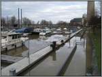 Die Marina im Dsseldorfer Medienhafen whrend des Rheinhochwassers im Januar 2011.