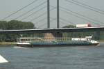 Ein Autotransporter auf dem Weg nach Kln.
Das Schiff Titan wurde am 21.06.2010 unter der Theodor-Heuss-Brcke in Dsseldorf gesehen.
