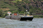 RoRo Dynamica (ENI:02324313) L:110m B:11,45m T.1341 TEU.98 am 05.06.2019 auf dem Rhein bei Oberwesel mit Leichter Ro-Ro 2 (ENI:02317195) L.104m B:11,40m zu Berg. 