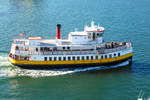 Personenfähre 'Aucocisco III' von Casco Bay Lines auf der Fahrt von Portland/Maine zu einer der davor liegenden Inseln in der Casco-Bay. Aufnahmedatum: 28.09.2018.