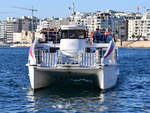 Die Fähre  Topcat One  verkehrt zwischen Sliema und Valletta.