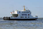 Personen- und Frachtfähre VITTE auf der Fahrt zum gleichnamigen Ort auf der Insel Hiddensee.