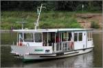 Die Personenfähre SEBNITZ (ENI 05803770) überquert bei Bad Schandau die Elbe. Sie wurde 1998 gebaut, ist 19 m lang und 5 m breit. Gemeldet ist sie in Bad Schandau und gehört zur Flotte der Oberelbischen Verkehrsgesellschaft Pirna-Sebnitz.
15.08.2014