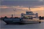 Die Elbfähre WILHELM KROOSS auf ihrem Weg von Wischhafen nach Glückstadt. 18.09.2015