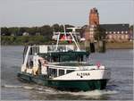 Die 1989 gebaute ALTONA (ENI 05111890) steuert den Anleger in Hamburg-Finkenwerder an. Sie ist 24,31 m lang, 6,45 m breit und kann bis zu 185 Personen befördern. Heimathafen ist Hamburg. 07.10.2019