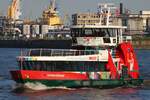 Hadag Hafenfähre HAMBURGENSIE; Eigner/Betreiber: Hadag; Aufnahmeort: Elbe/Hafen Hamburg, Deutschland; Datum: 06.06.2014; Info:(ENI 04810920) Fährschiff Typ 2000 / HADAG / Lüa 29,92 m, B 8,26 m, Tg 1,7 m / 2 Diesel, Volvo Penta D 13-C, ges. 662 kW (900 PS), 2 Ruder-Propeller, SRP 200, 12 kn / max. 250 Pass., Sitzplätze Hauptdeck 124, Oberdeck 88 / 2013 bei SSB, Oortkaten, Hamburg / dieses Schiff wurde als 13. dieses Typs in Dienst gestellt. Das Bild zeigt die Hamburgensie vor den St.Pauli-Landungsbrücken.