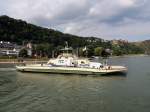 LORELEY VI steuert von St.Goar nach St.Goarshausen; 120829