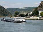 Destino(02323384; L=86; B=9,5mtr; 1387t; Bj.1998) trifft bei St.Goar auf die Rheinfhre LORELEY VI; 120829