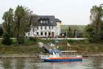 Fähre Piwipp (04809820) am 23.10.2014 vor dem gleichnamigem Lokal auf dem Rhein. 