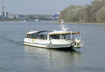 Personenfähre  Schwan  auf dem Rhein in Wesseling - 06.04.2019