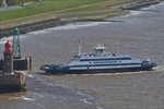 . Weserfähre Bremerhaven, Bj 1999 gebaut von der Deutschen Binnenwerten GmbH in Travemünde, L 59 m; b 13,40 m; Tg 2,90 m; 2 MTU-Dieselmotoren mit je 880 kW bei 1800 U/min; hat Platz für max 300 Personen.  Aufgenommen von der Aussichtplattform vom Atlantic Hotel in Bremerhaven.  03.05.2016