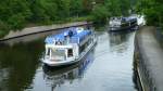 MS Blue-Star (vorn) und MS Rixdorf (hinten) der Reederei Riedel, Berlin, auf dem Landwehrkanal in Hhe der Lichtensteinbrcke. Die Daten:MS Blue-Star, L=25,70m; B=5,10m; max.120 Personen. Baujahr 1994 als MS Capt. Cook. MS Rixdorf, L=30,07m; B=5,24m; Tiefgang=1,23m; max.180 Personen. Baujahr 1963. Foto:Im Mai 2013