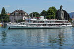 Das Fahrgastschiff BADEN ist in den Hafen von Lindau eingefahren.