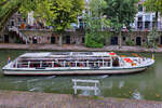An einem verregneten Septembertag im Jahr 2026 befuhr das Ausflugsboot BERNARD SCHUTTEVAER (ENI: 02010014) die Oudegracht in Utrecht.