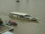 Die Chao Phraya Princess III hat gerade abgelegt um an eine andere Anlegestelle zu fahren, wo sie Passagiere fr ein Flussrundfahrt mit Abendessen aufzunehmen.