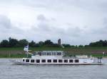 DOMANI(MMSI:244650938;L=30,B=6mtr)ist am Waal Richtung Amsterdam-Rhein-Kanal unterwegs;100829