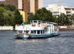 fahrgastschiff Ernst Reuter steuert die Anlegestelle Treptower Park an, Juni 2008