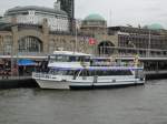 FÖRDE PRINCESS am 27.11.2012, Hamburg, an den Landungsbrücken /   Fahrgastschiff / Lüa 22 m, B 6 m, Tg 1,2 m / 2 Diesel, 670 kW / 140 Pass.