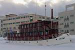 Festgefroren am Ufer des Kallavesi-Sees liegt das Ausflugsschiff  Koski  in Kuopio, Finnland, 8.3.13