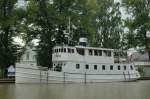 Durch den Gtakanal mit der MS Lindn. Hier liegt das Schiff in Sderkping/Schweden vor Anker. Aufgenommen am 10.06.2011.