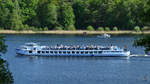 Das Ausflugsschiff Lichtenberg (05604100) on Tour auf der Havel. (Berlin, April 2018)