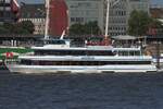 Fahrgastschiff LA PALOMA (ENI 04811010); Eigner/Betreiber: Reederei Abicht; Datum: 11.08.2025; Aufnahmeort: Elbe/Hafen Hamburg, Deutschland. Das Bild zeigt die LA PALOMA vor den St.Pauli Landungsbrücken.