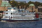 Fahrgastschiff LOUISIANA STAR (ENI 05803860); Eigner/Betreiber: Reederei Abicht; Datum: 02.10.2025; Aufnahmeort: Elbe/Hafen Hamburg, Deutschland.