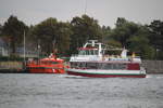 Große Hafenrundfahrt mit dem Fahrgastschiff Markgrafenheide am Mittag des 25.08.2018 in Warnemünde.