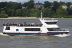 Fahrgastschiff MECKLENBURG (ENI 05116240); Datum: 05.07.2026; Aufnahmeort: Elbe/Hafen Hamburg, Deutschland.