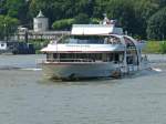 Fahrgastschiff Warsteiner  ENI 04032840 - L 53m - B 11.40m - Tg 1.20m - Personen 250 max./ Gemeldet in Hameln/D. Hier einfahrend in den Hafenmund Duisburg am 3.06.2010.