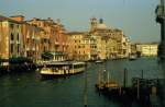 Ein Rundfahrtboot in Venedig im Oktober 1989