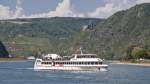 MS Godesburg der KD zu Berg Hhe St.Goar am 3.9.2011 mit Burg Maus am rechten Ufer im Hintergrund