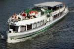 Hier der Auspflugsdampfer ROLAND von BERLIN, der gerade aus Richtung Nordhafen den Berlin-Spandauer-Schifffahrtskanal hinunterfhrt, 28.05.08. 